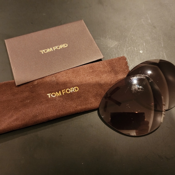 Tom Ford Sunglasses (Women's) Used once - Picture 3 of 7